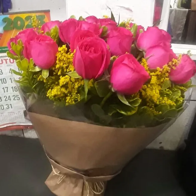 BUQUÊ DE ROSAS NACIONAL 1 DÚZIA - Imagem 5