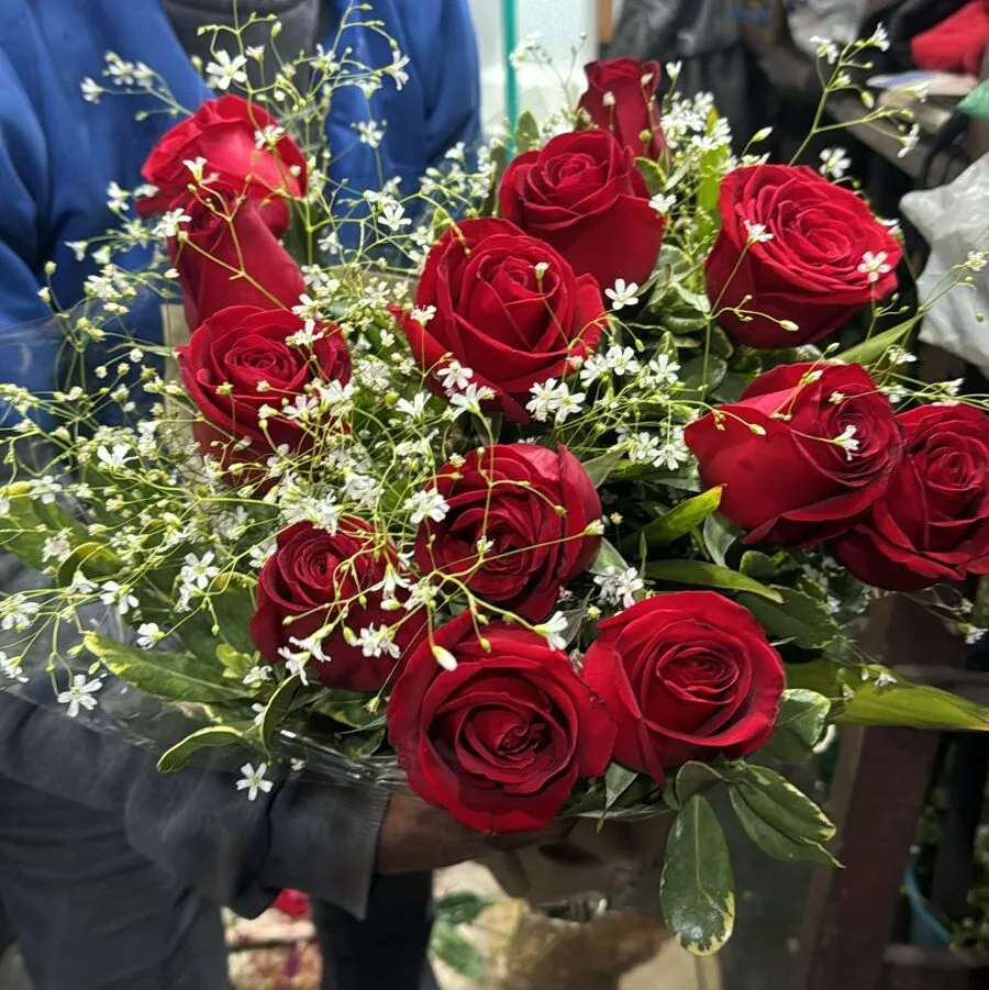 BUQUÊ DE ROSAS NACIONAL 1 DÚZIA - Imagem 2