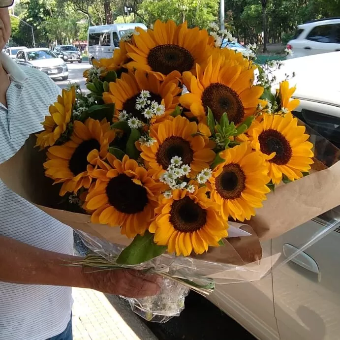 BUQUÊ DE GIRASSOL - Imagem 3