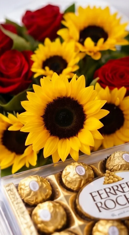 Buquê de Girassóis com Rosas 8x8 e 12 Ferrero Rocher - Imagem 2